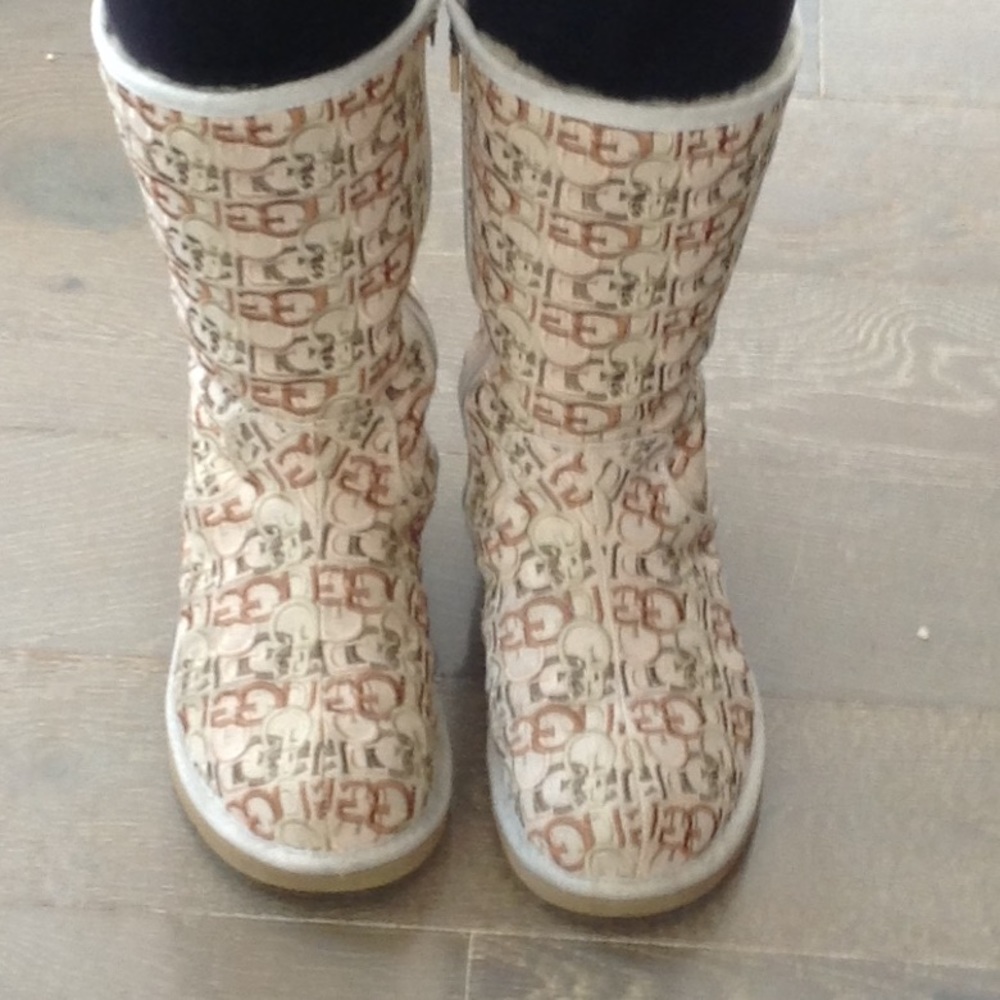 UGG BOOTS